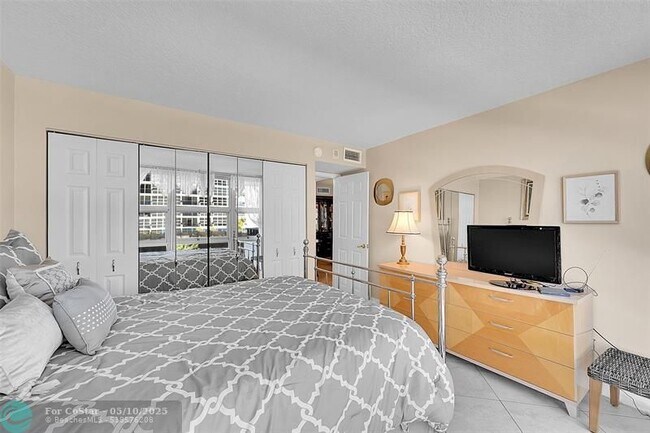 Building Photo - 525 N Ocean Blvd