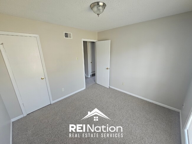 Building Photo - SPRAWLING 4BR/2BA MEMPHIS HOME! | Brick Fireplace & 2-Car Garage | Fenced Yard!