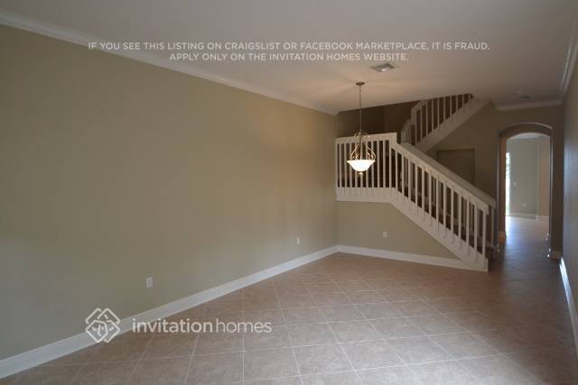 Building Photo - 6889 Julia Gardens Dr