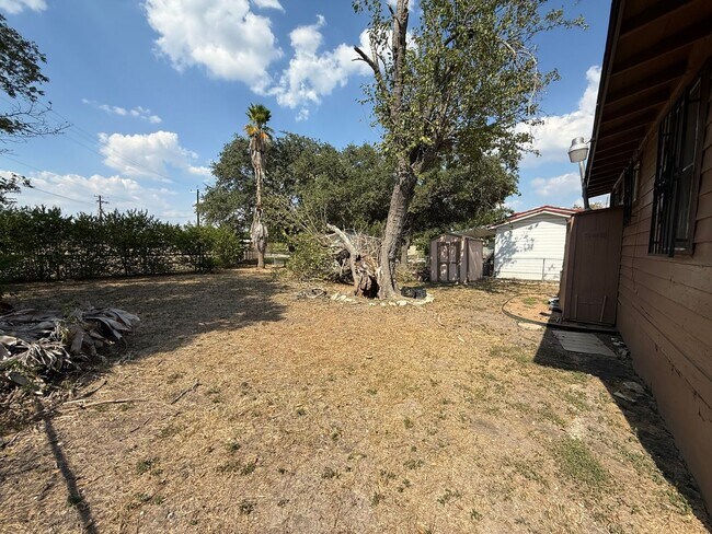 Building Photo - 3003 Venus St