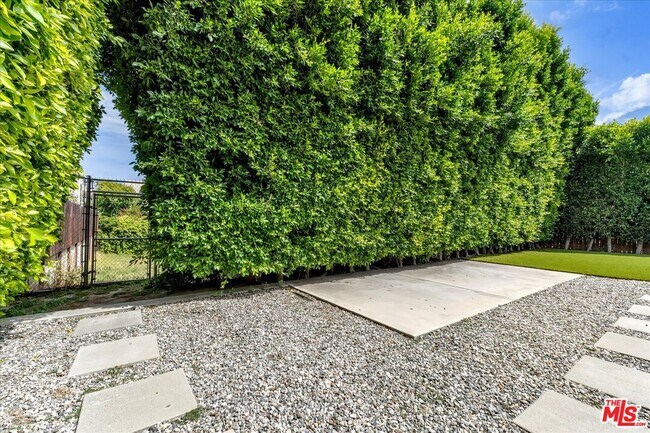 Building Photo - 5310 Leghorn Ave