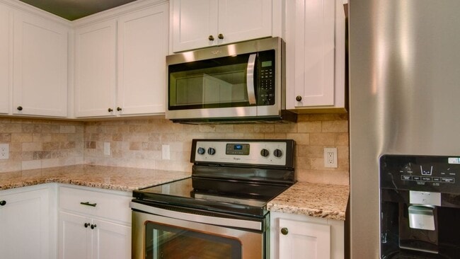 Building Photo - Townhouse for lease!