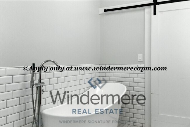 Building Photo - Timeless Modern Luxury 3 bedroom in one of...
