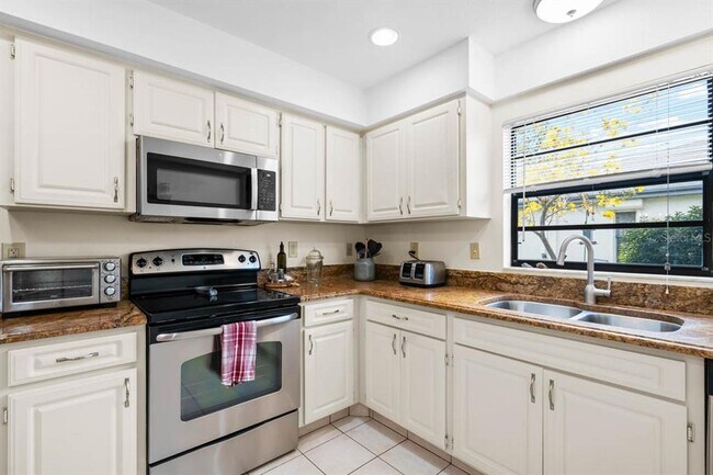 Building Photo - 1415 Langley Dr