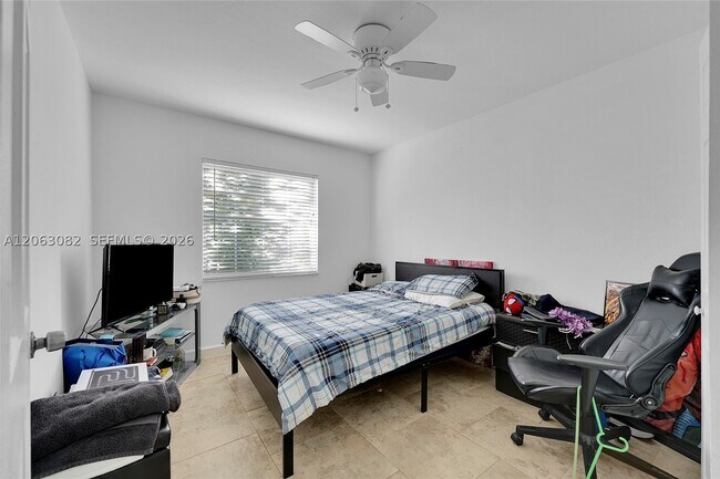 Building Photo - 5520 NW 49th Ave