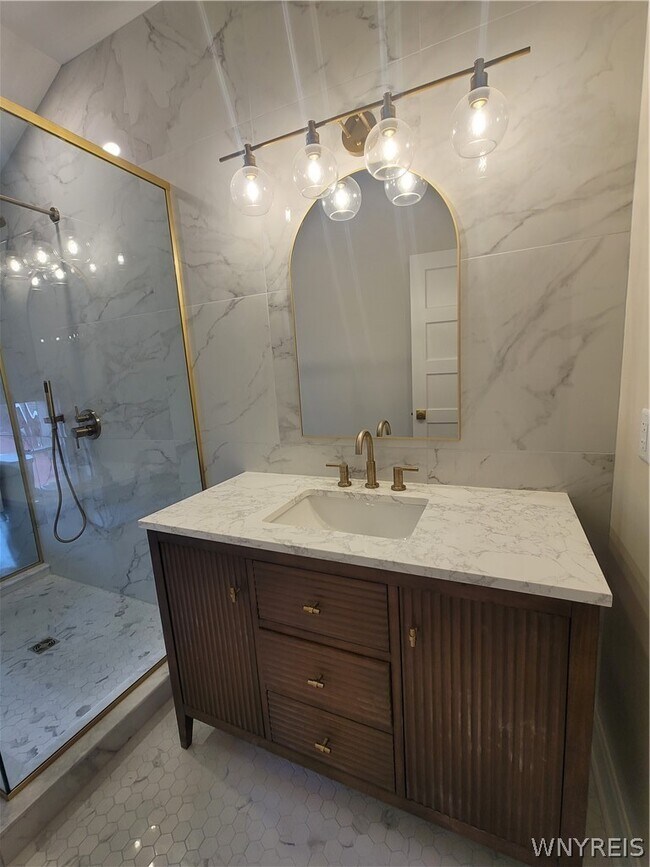 Building Photo - 884 Main St
