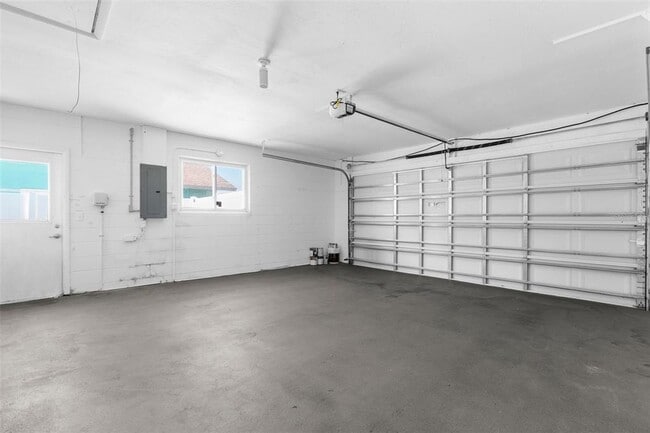 Building Photo - 913 64th St W