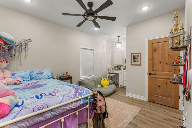 Building Photo - 304 Mariners Wy