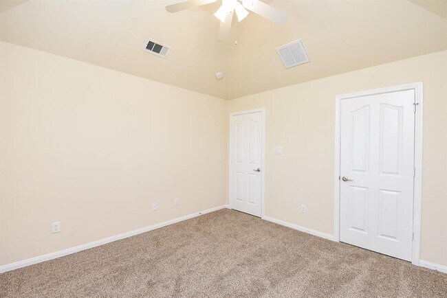Building Photo - 231 S Lantana Cir