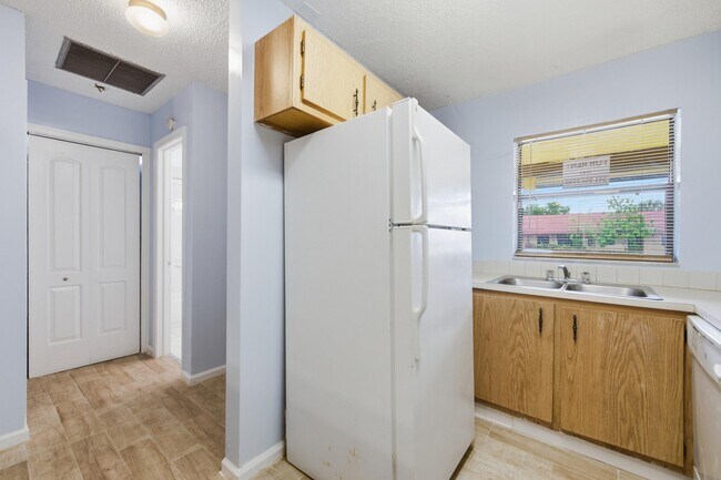 Building Photo - 506 Glenwood Dr