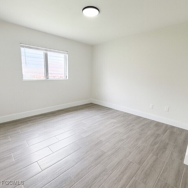 Building Photo - 581 Wood Ave