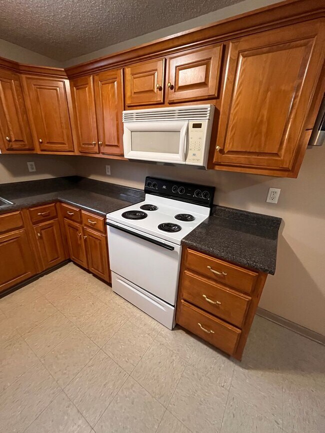 Building Photo - 5005 Chancellor Square