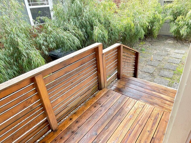 Building Photo - Classic 1922 Alameda Home with Beautiful A...