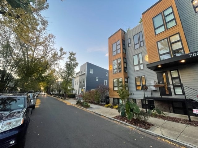 Building Photo - 700 16th St NE