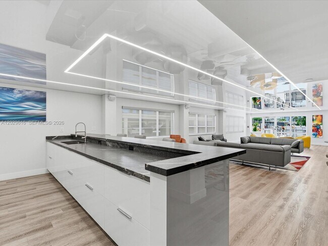 Building Photo - 340 Sunset Dr