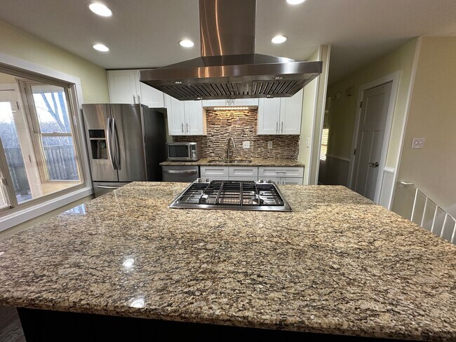 Building Photo - Farragut Cul-de-Sac Home on ½ Acre | 3BR + Sunroom | Walk to Greenway & Farragut HS