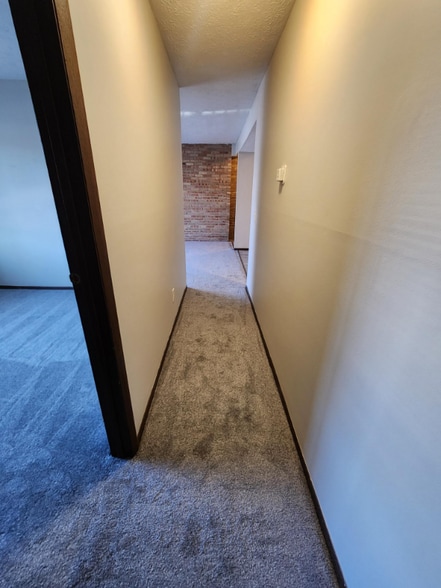 Building Photo - 1103 W Maple St