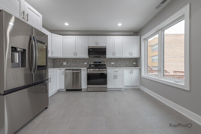 Building Photo - 3044 W Irving Park Rd