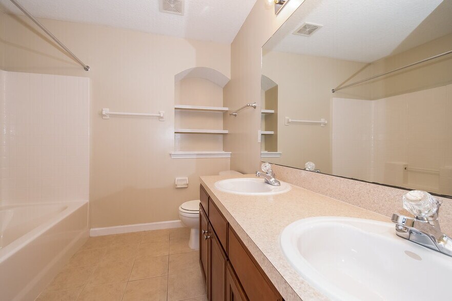 Building Photo - 2817 Alaskan Way