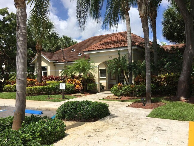 Building Photo - 570 S Park Rd