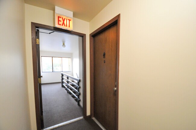 Building Photo - 254 George St