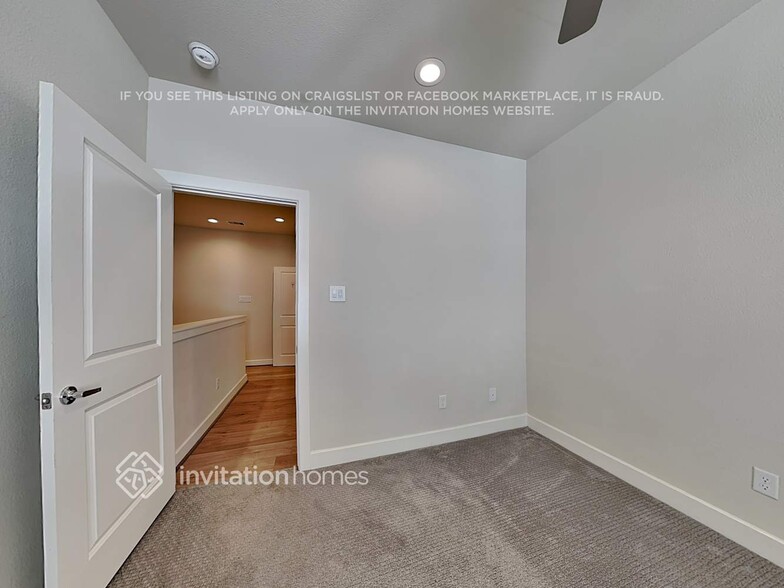 Building Photo - 10450 Executive Lake Dr