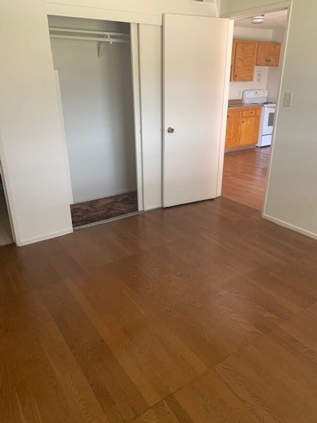 Building Photo - Affordable 1 Bedroom  Condo In Central Las...