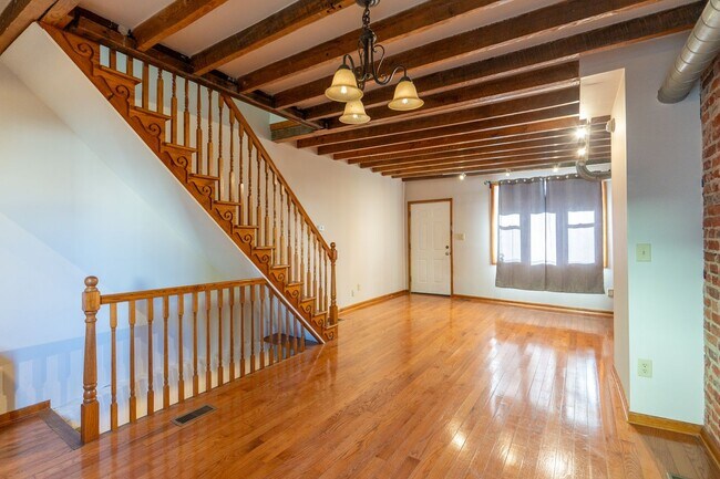 Building Photo - 2820 S Smedley St