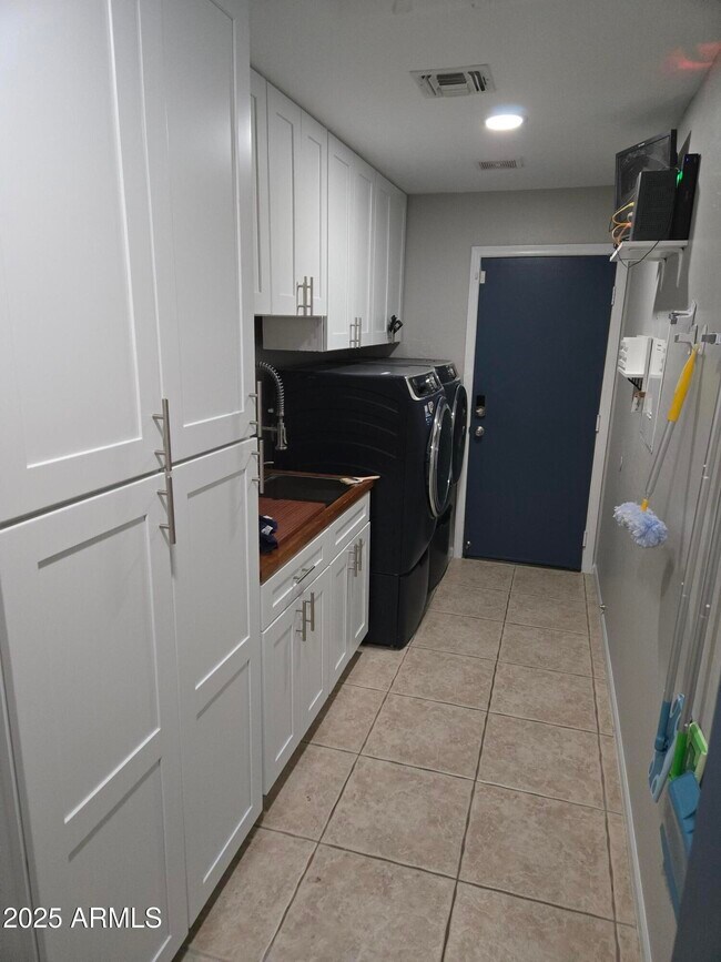 Building Photo - 16376 W Roosevelt St