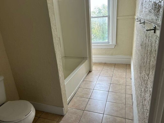 Building Photo - 108 Stamm Ave