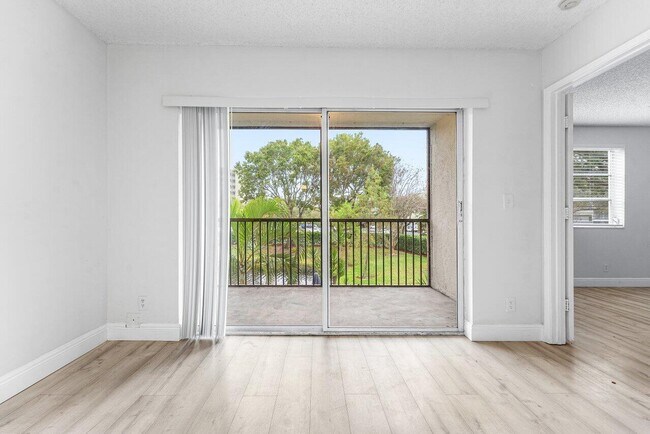 Building Photo - 2230 N Cypress Bend Dr