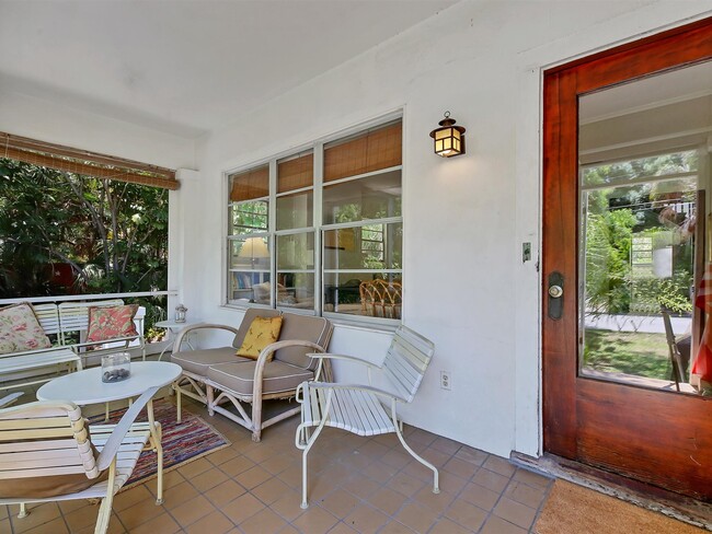 Screened Front Porch - 637 40th St