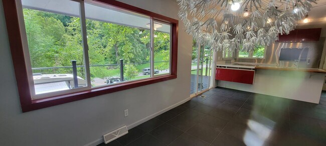 Building Photo - 4 bedrooms 3 baths beautiful house