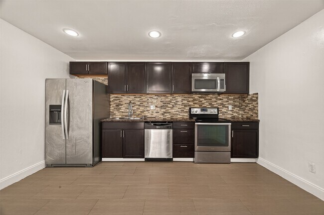 Building Photo - 5929 Queensloch Dr