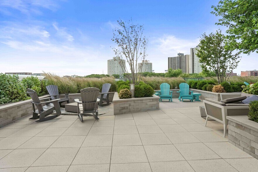 Building Photo - 2076 S Wabash Ave