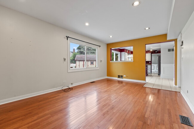 Building Photo - 2158 Countryside Cir