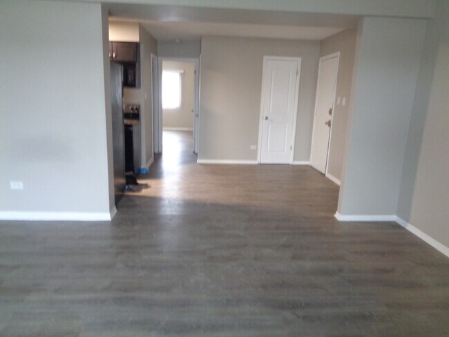 Building Photo - 9729 Ridgeland Ave