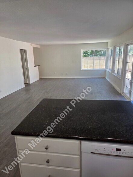 Building Photo - 2333 Lawnview Ct