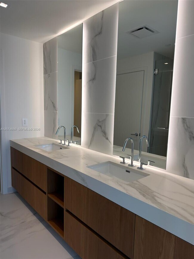 Building Photo - 1400 Biscayne Blvd