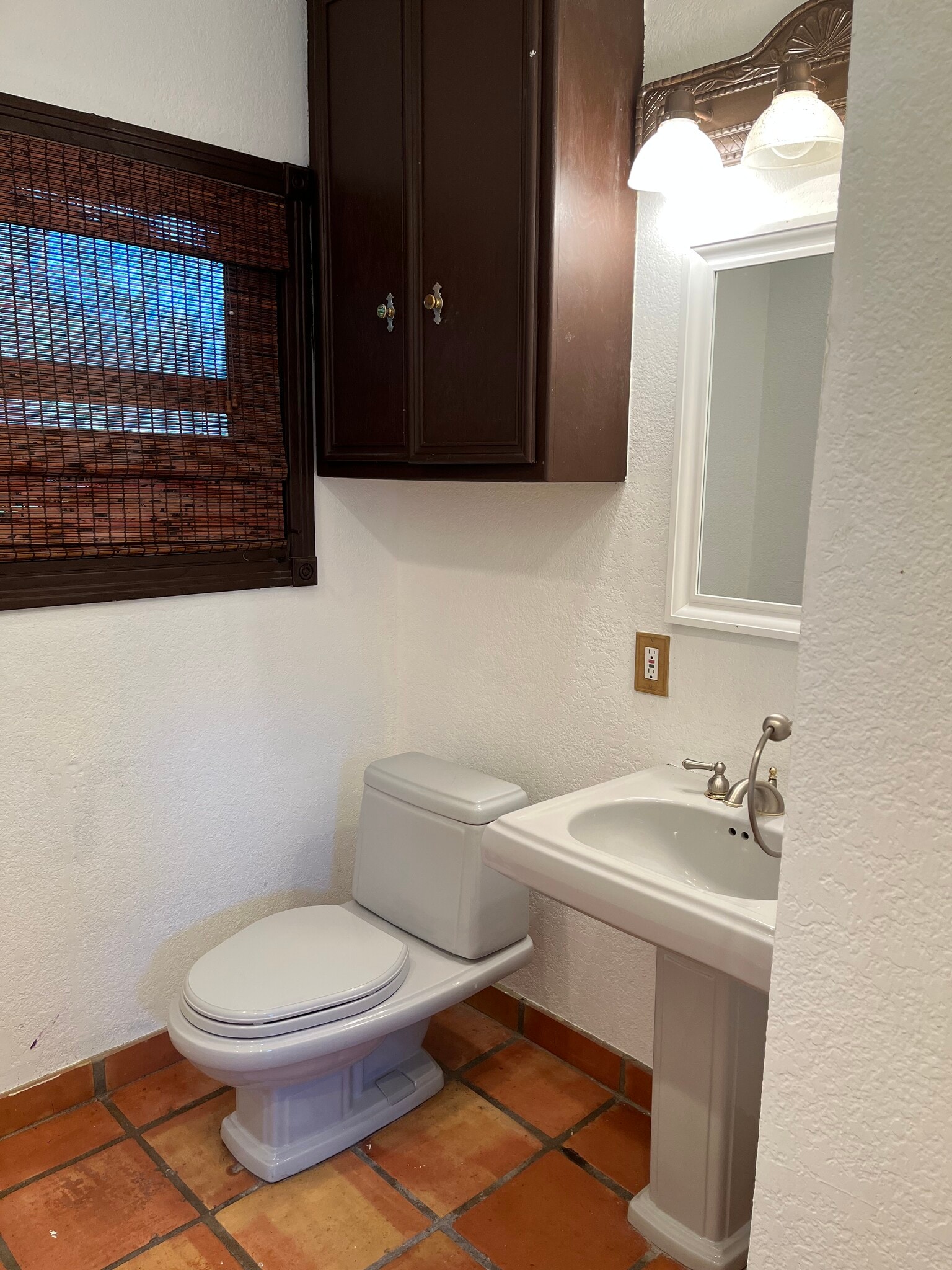 Half bath - 6033 Rio Vista Ave