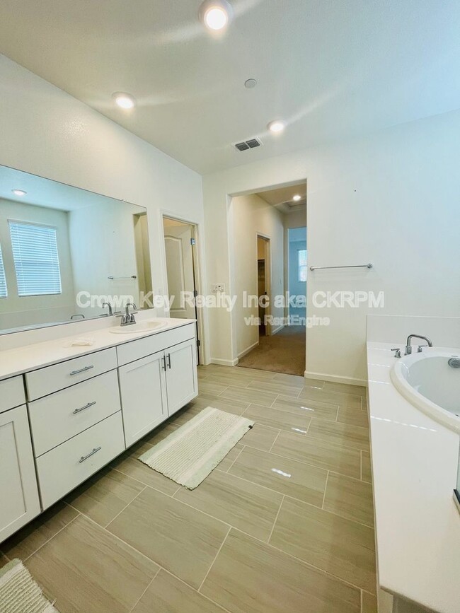 Building Photo - 6425 Dan Havicus Dr