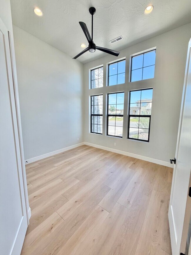 Building Photo - 3134 Blue Heron Dr