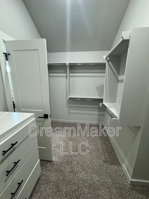 Building Photo - 736 Apple Blossom Wy