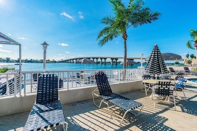 Building Photo - 5901 Bahia Del Mar Cir N