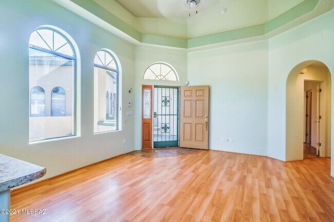 Building Photo - 2421 W Via Di Silvio