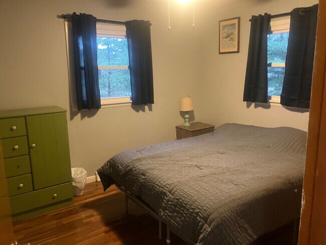 Building Photo - Fully furnished three bedroom for short term