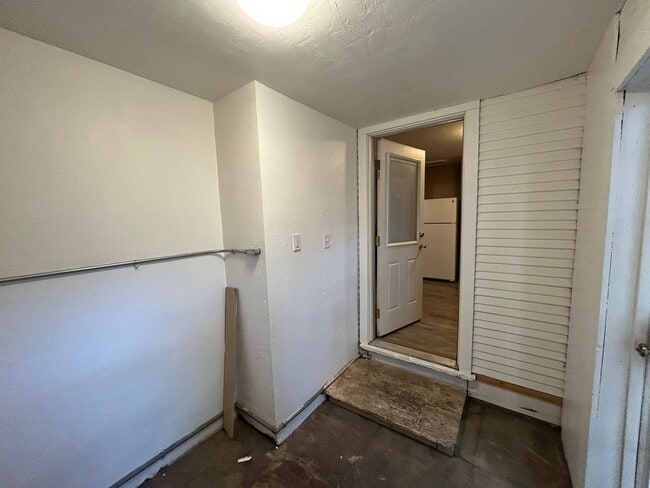 Building Photo - MOVE IN SPECIAL- $500 OFF OF THE 1ST MONTHS RENT-3 bedroom 2 bath with bonus storage room or bedr...