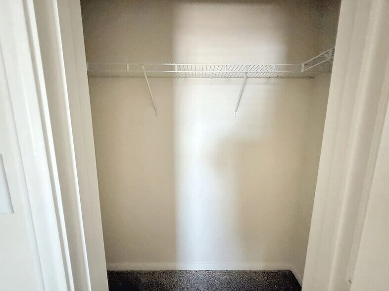 Building Photo - Room in House on Serena Dr