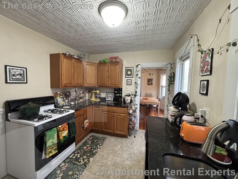 Building Photo - 9 Orrin St