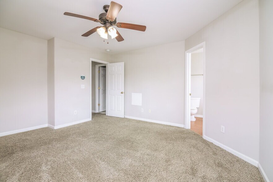 Building Photo - 3816 Pin Oak Rd
